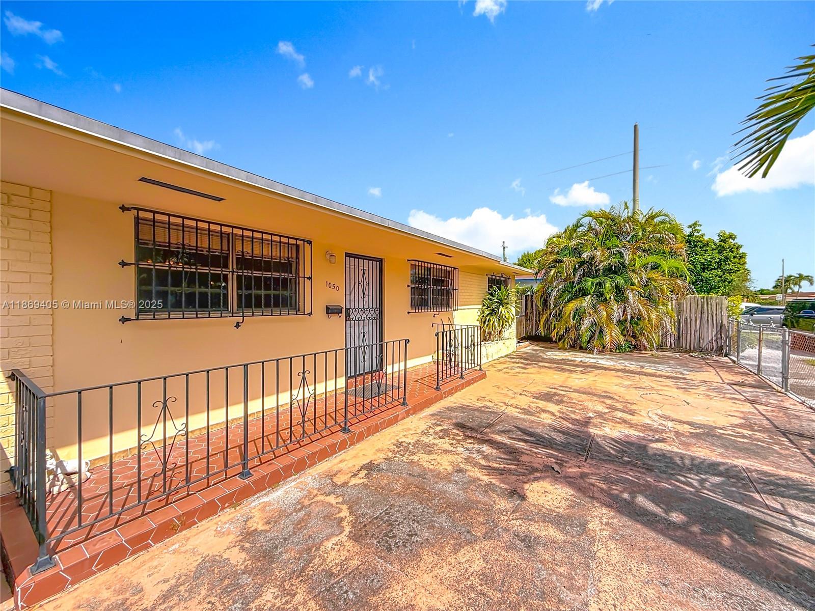 1055 NW 32nd Ct