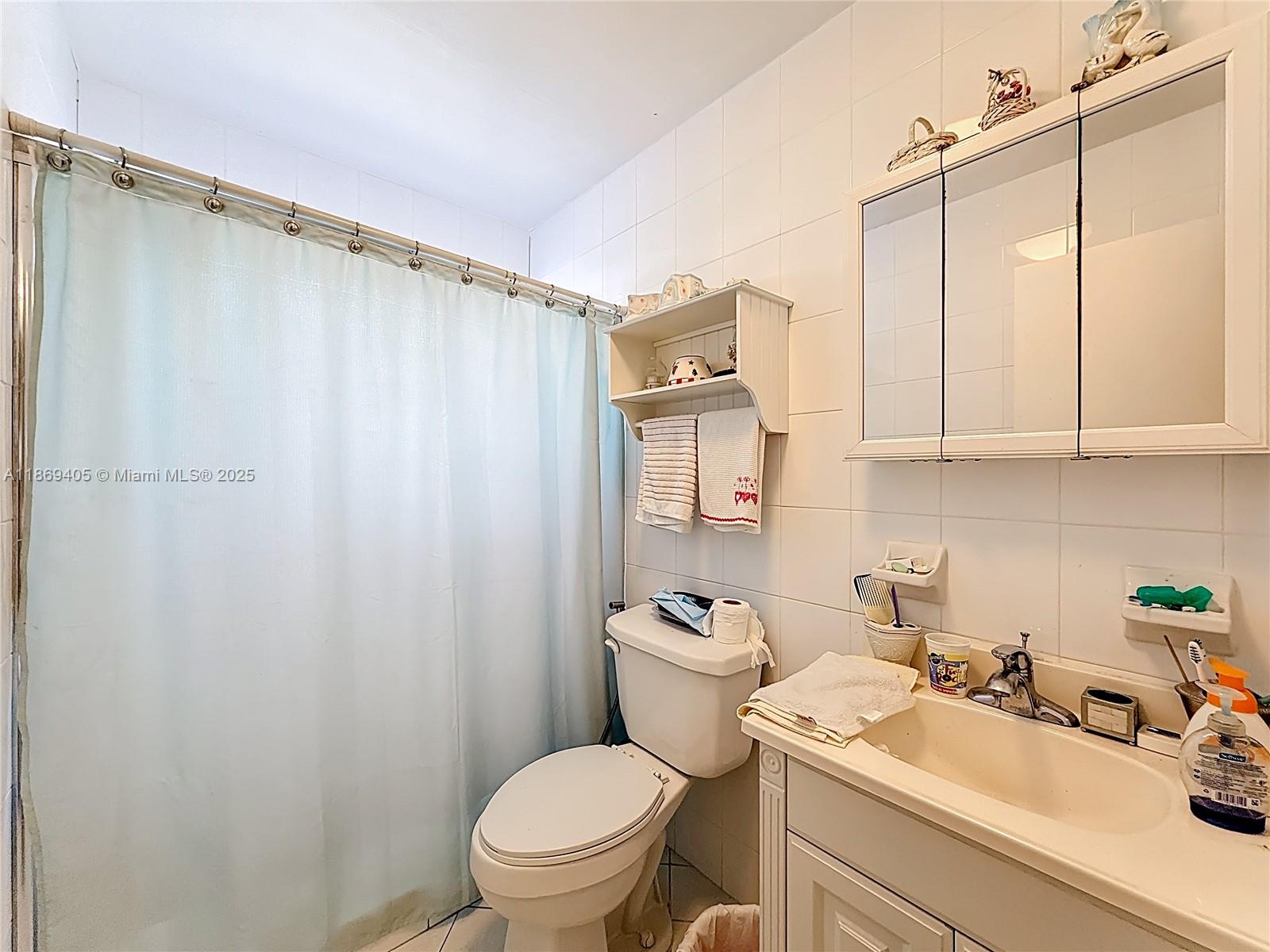 1055 NW 32nd Ct