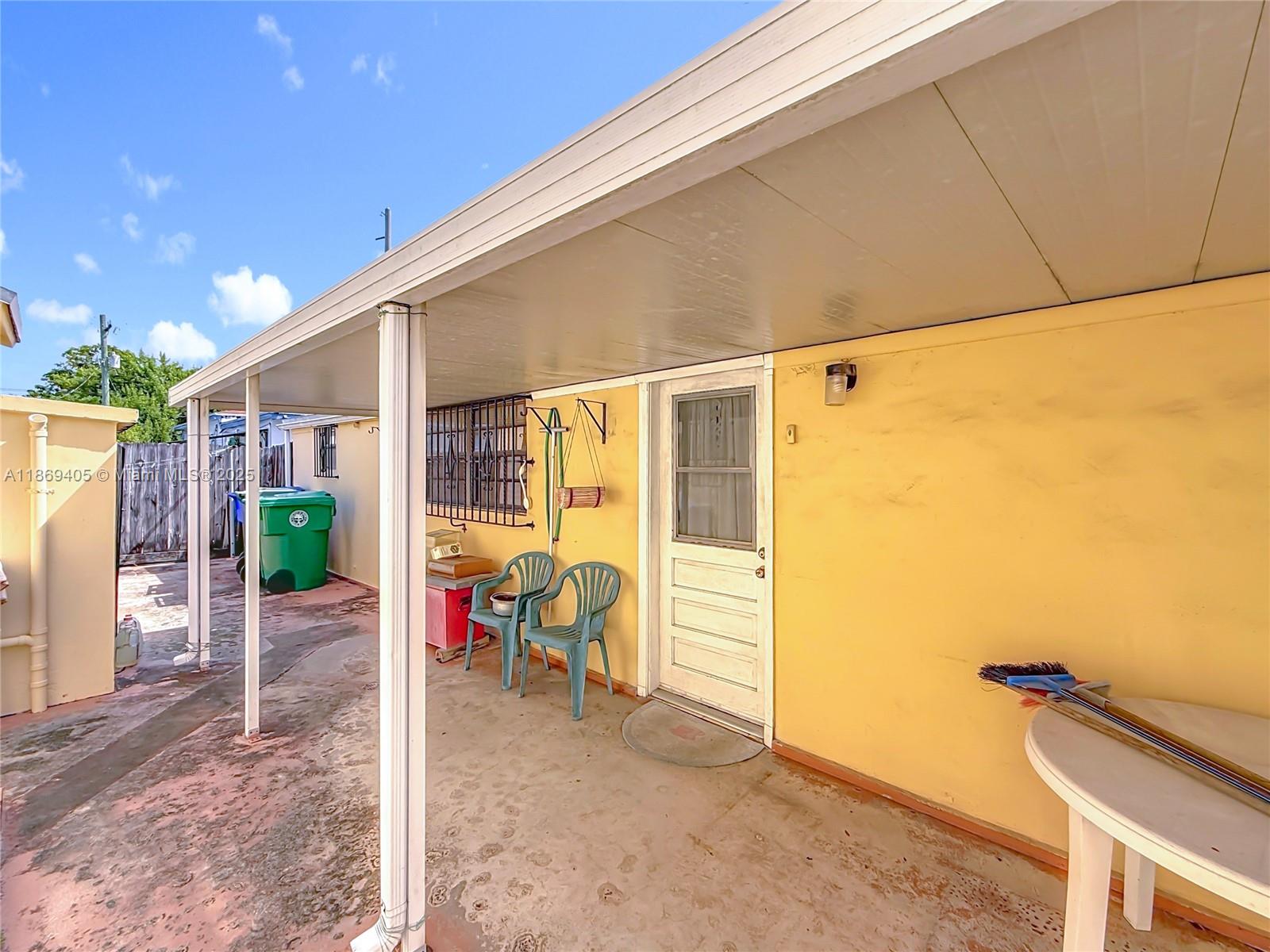 1055 NW 32nd Ct