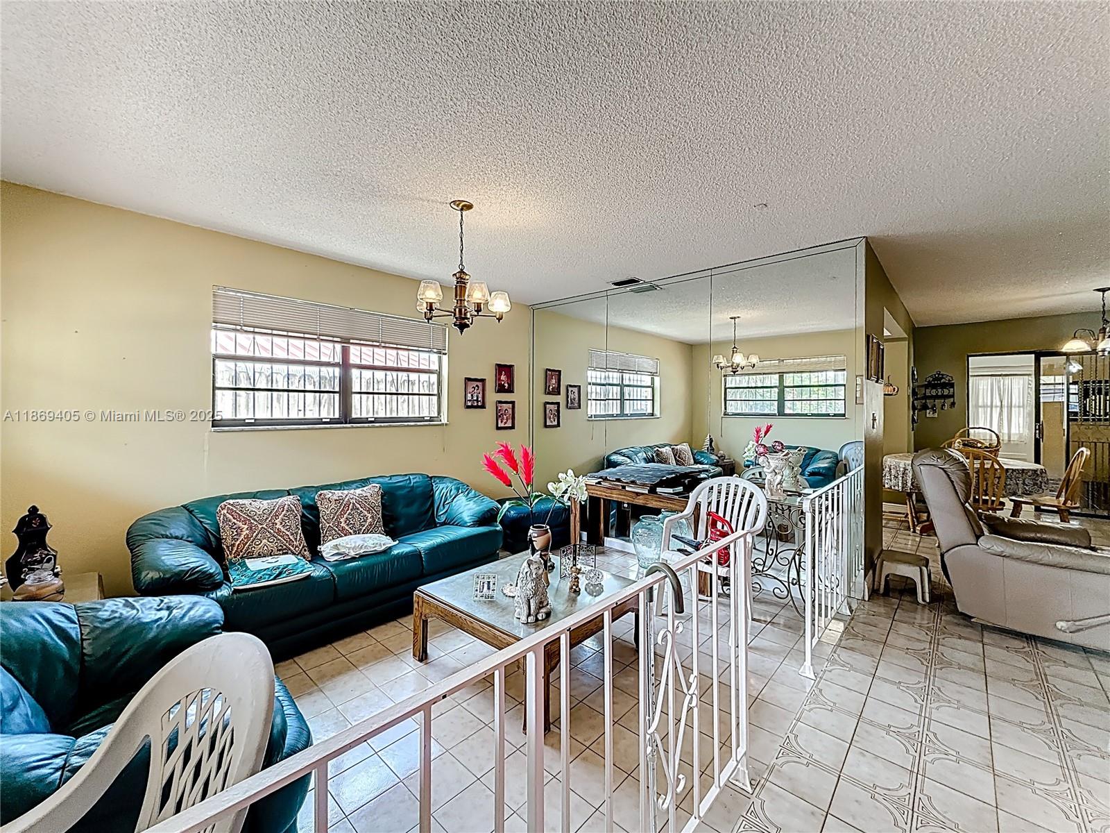 1055 NW 32nd Ct
