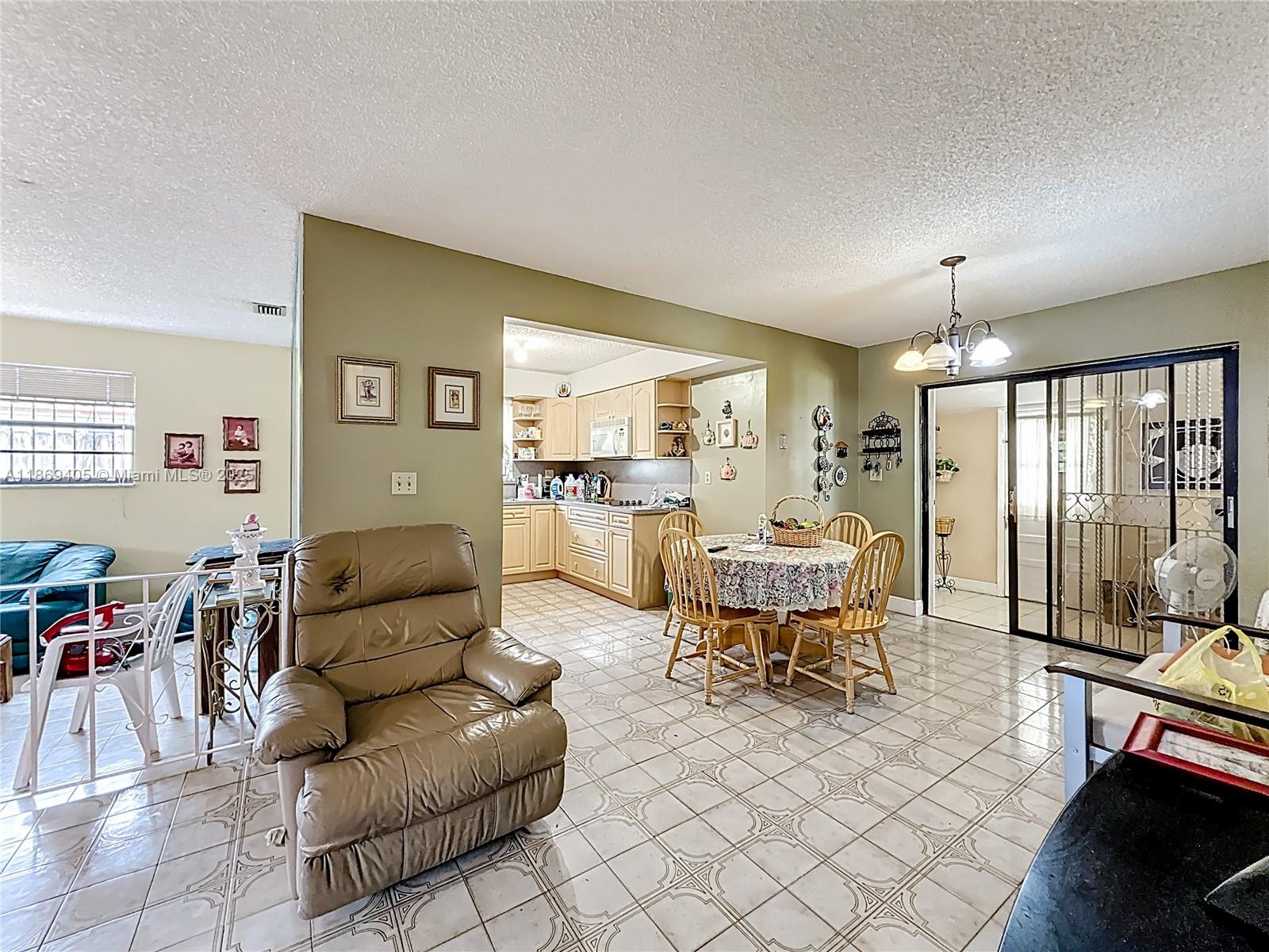 1055 NW 32nd Ct