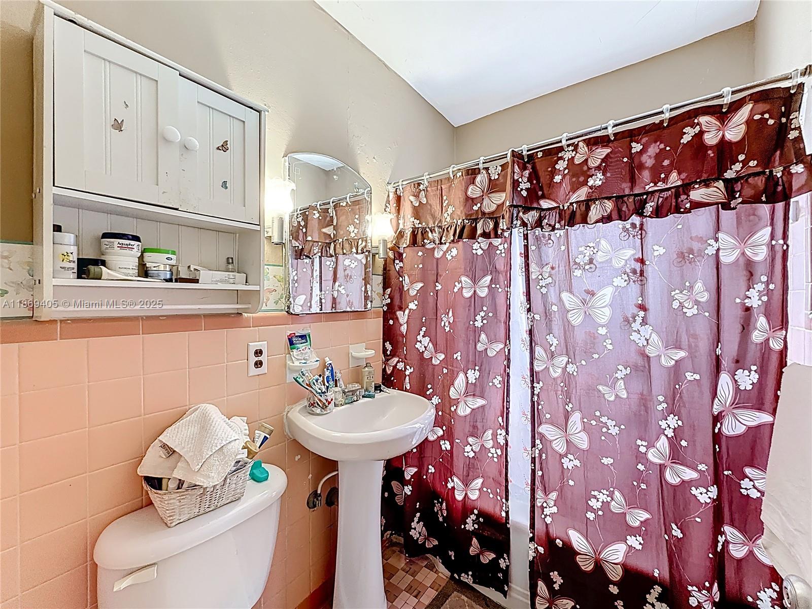 1055 NW 32nd Ct