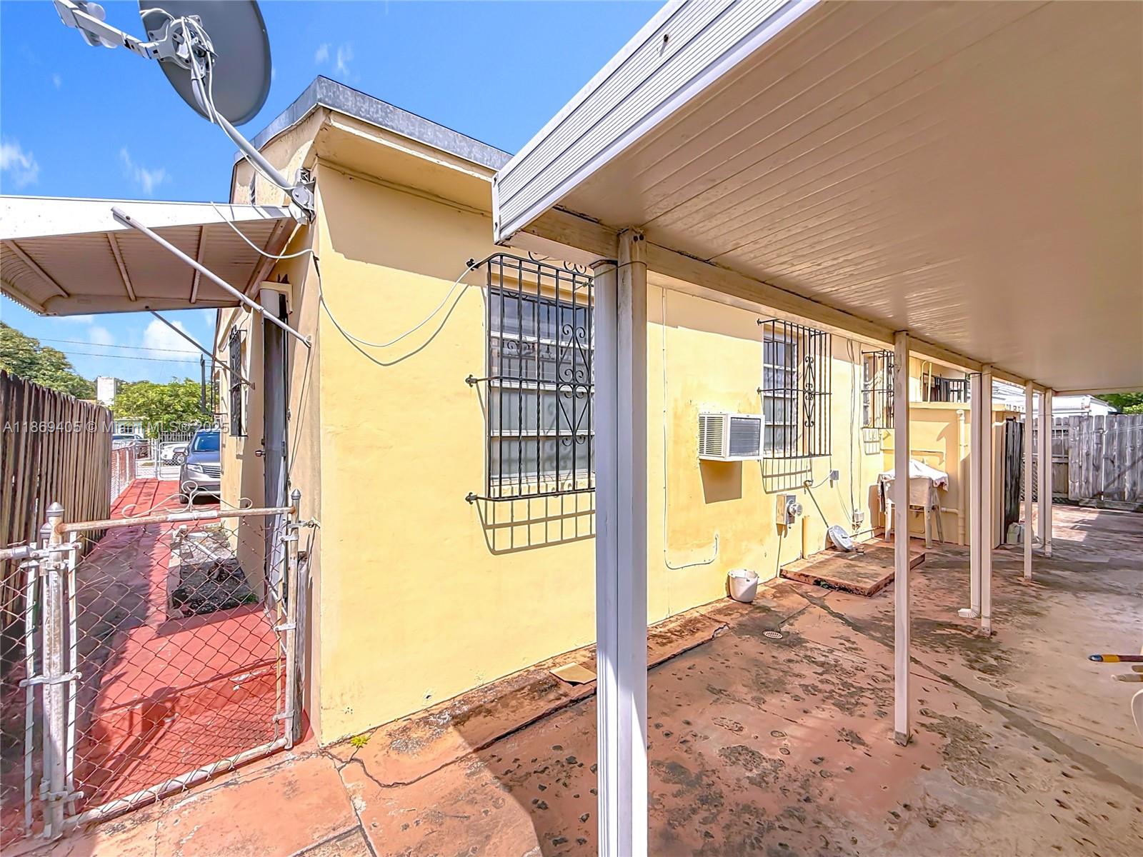 1055 NW 32nd Ct
