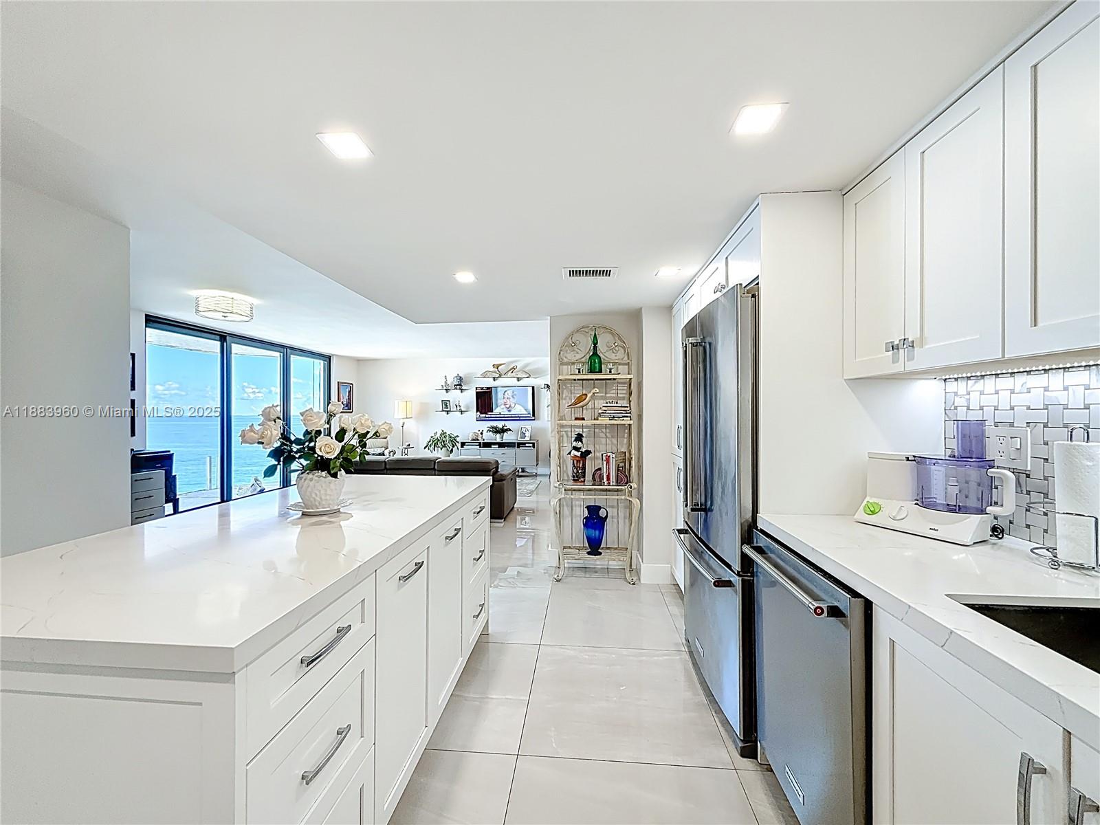 6061 Collins Ave # 20C