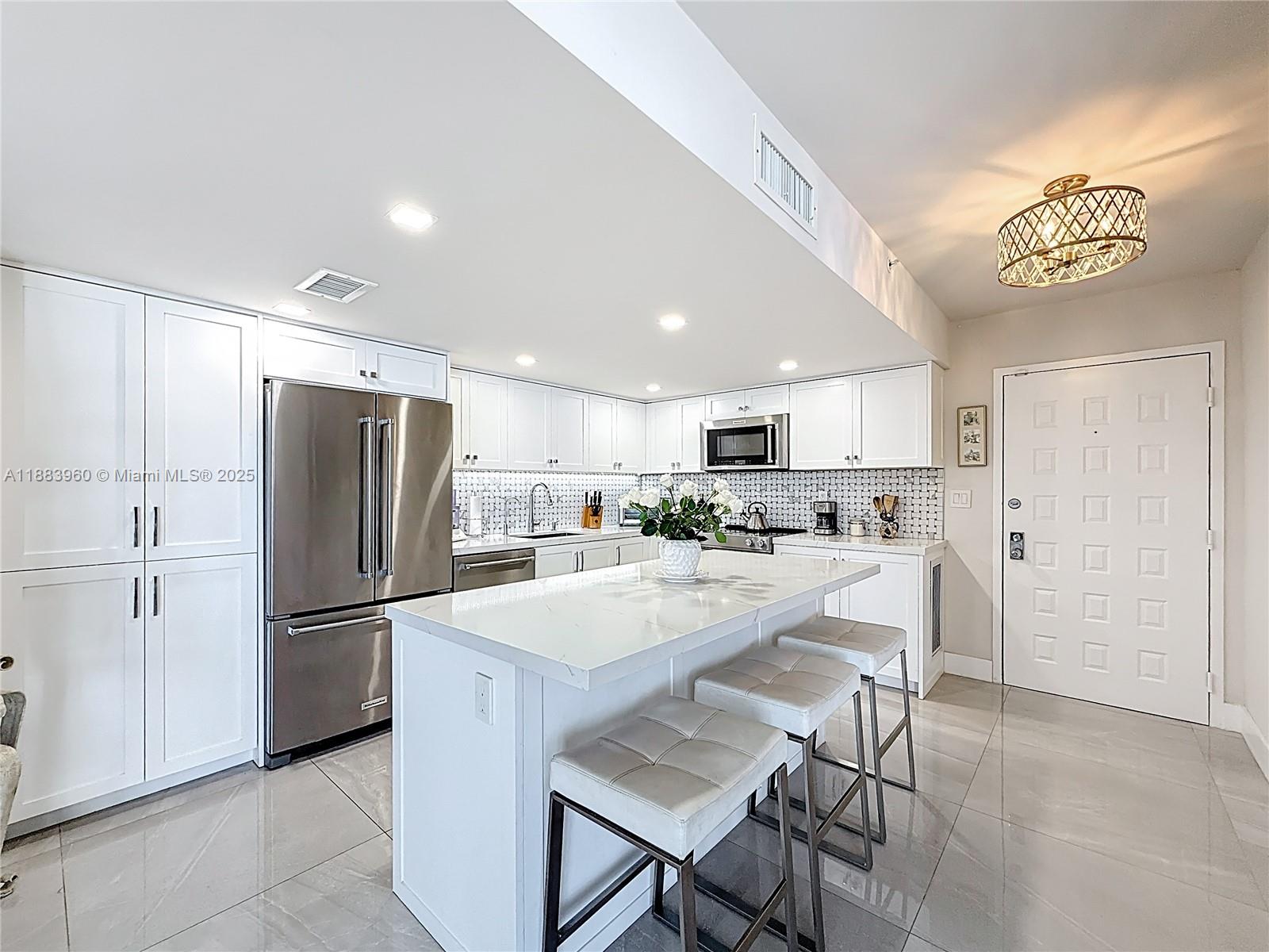 6061 Collins Ave # 20C