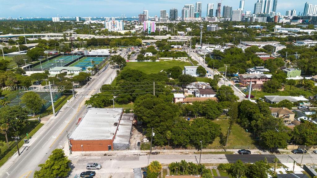 800 NW 36th St