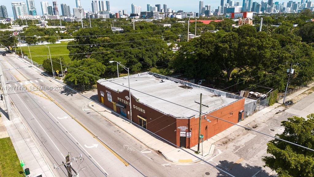 800 NW 36th St