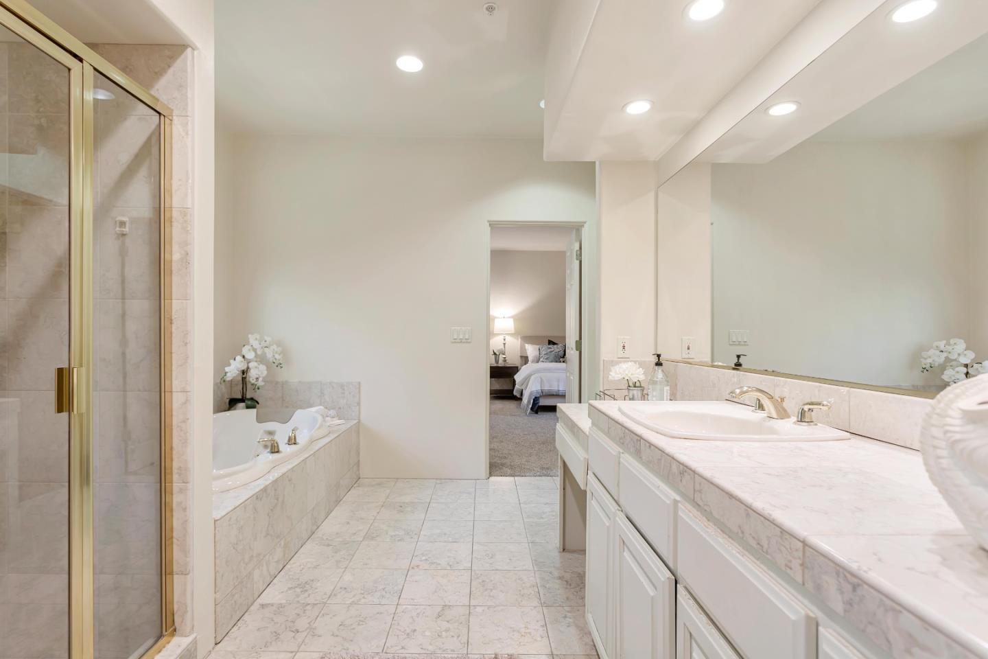 3120 Middle Ranch RD