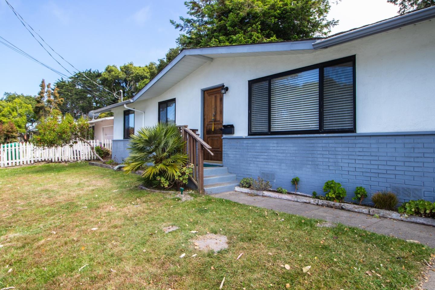 747 Rosemont AVE