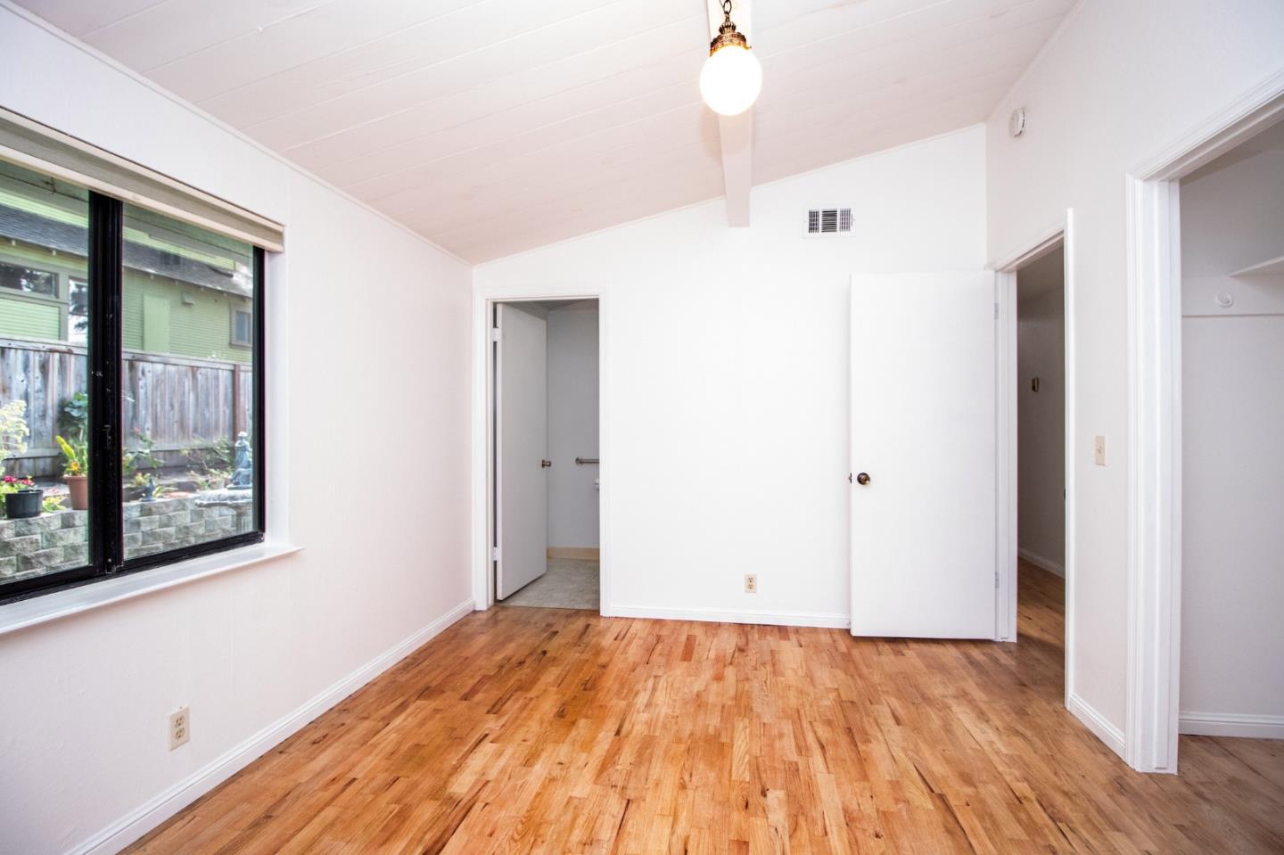 747 Rosemont AVE