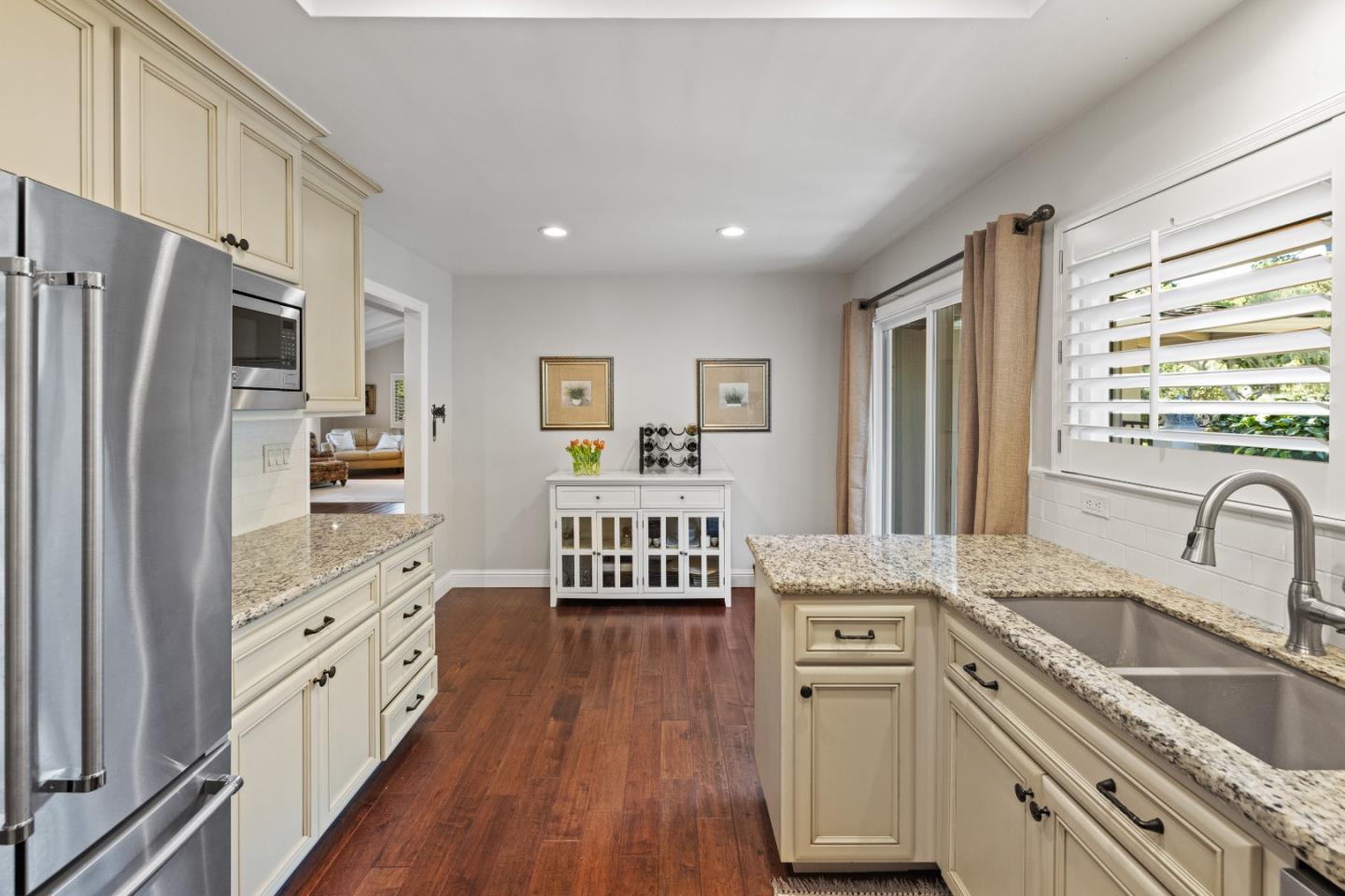 74 Country Club Gate