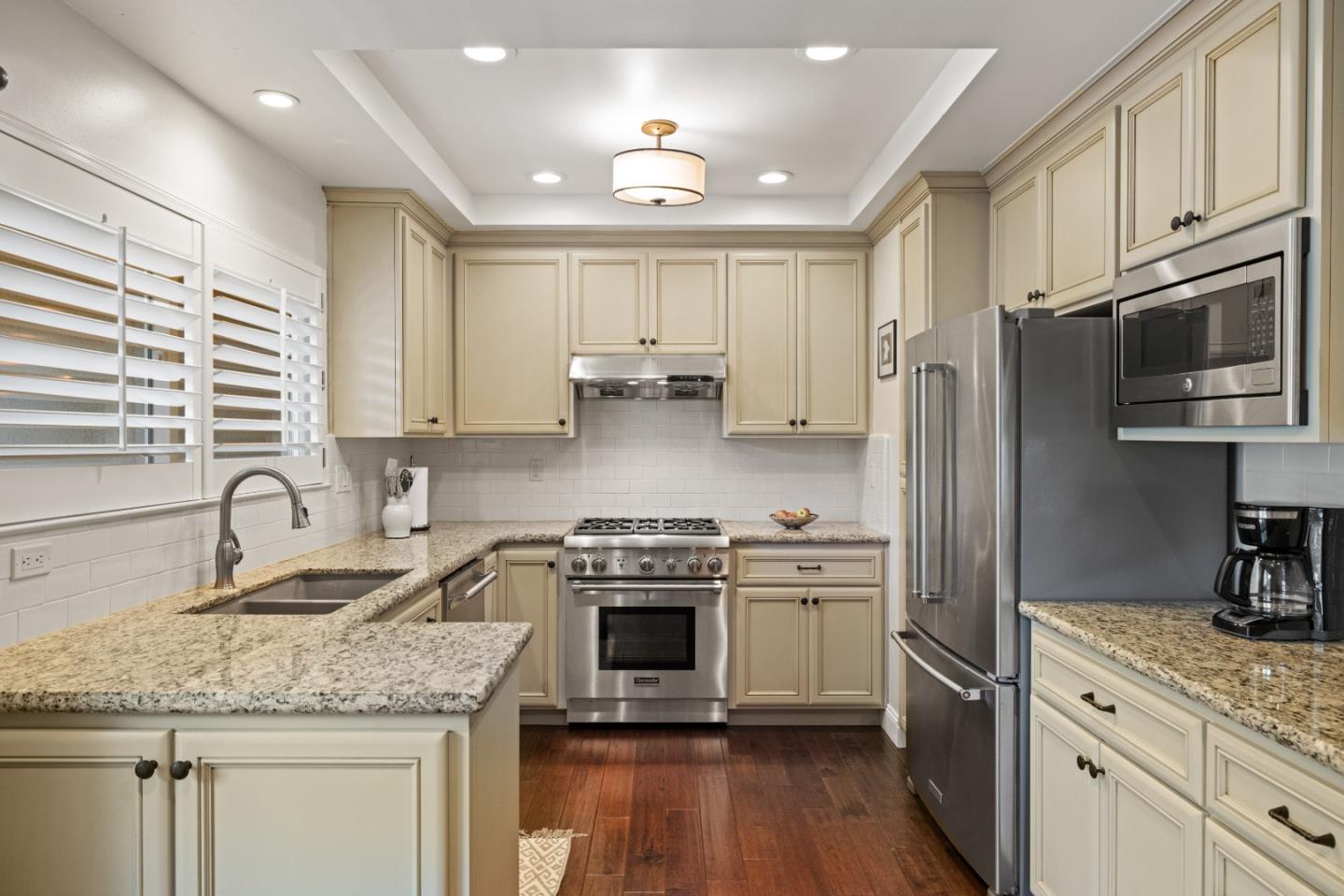 74 Country Club Gate