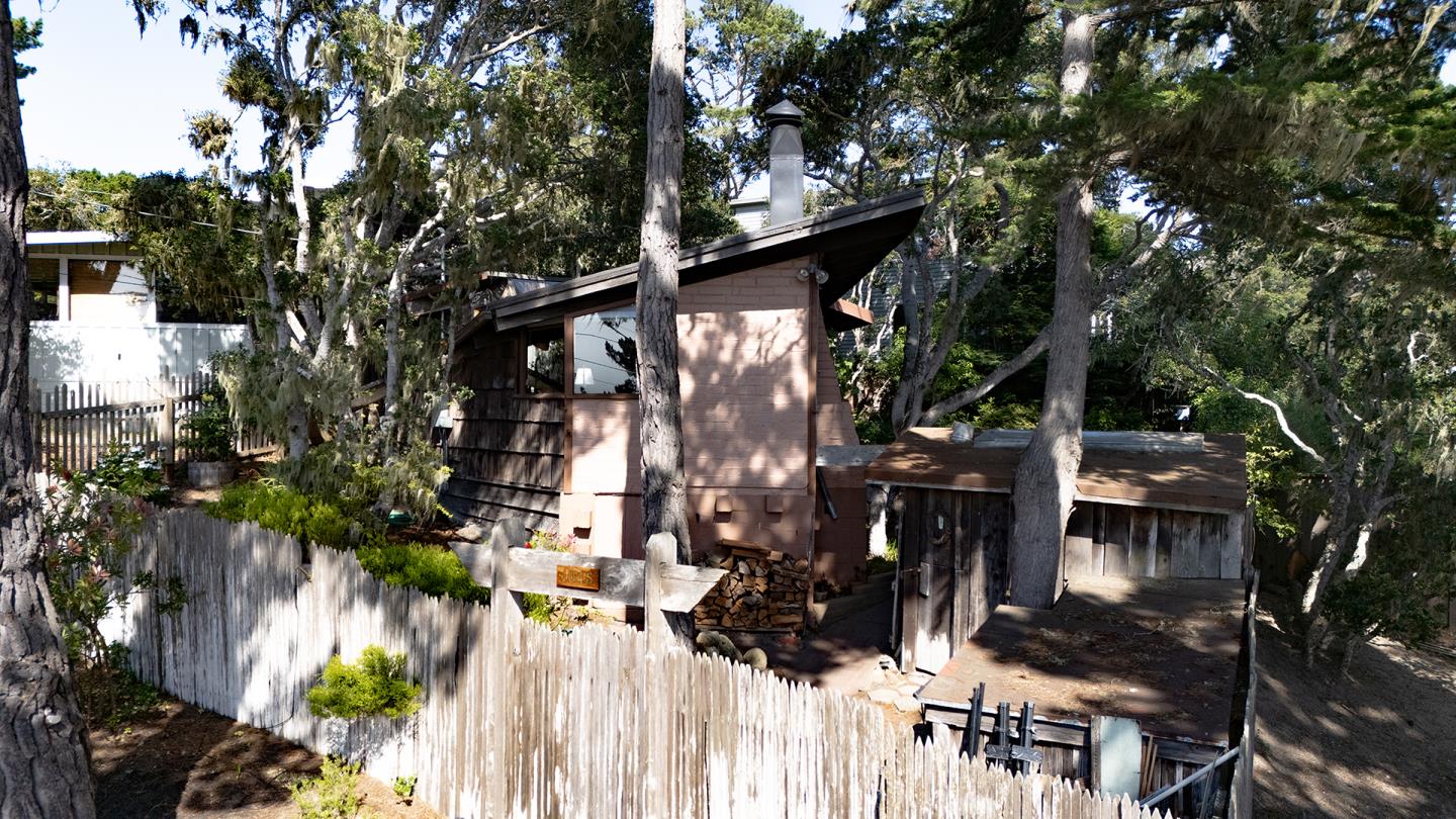 1045 Benito AVE