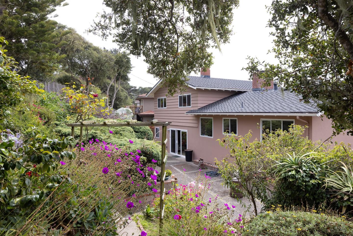 913 Petra LN