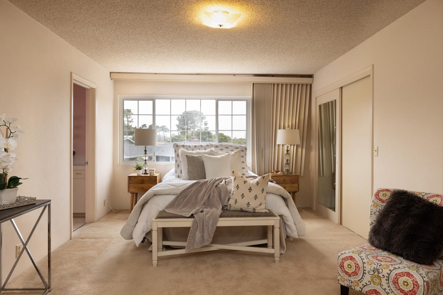 913 Petra LN
