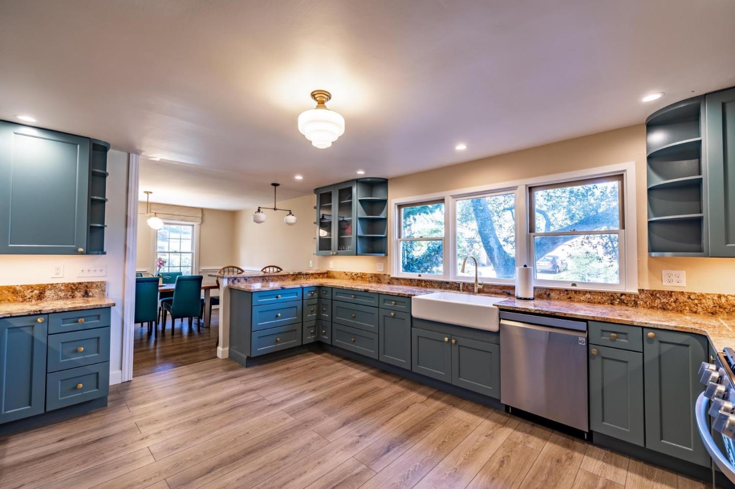 811 Alameda AVE