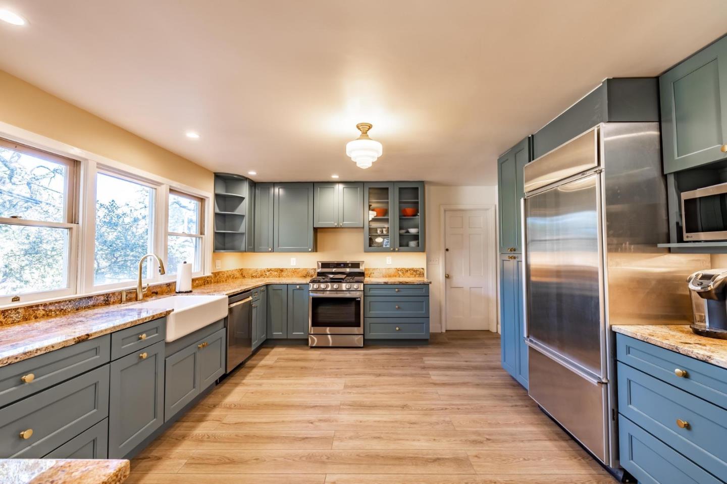 811 Alameda AVE