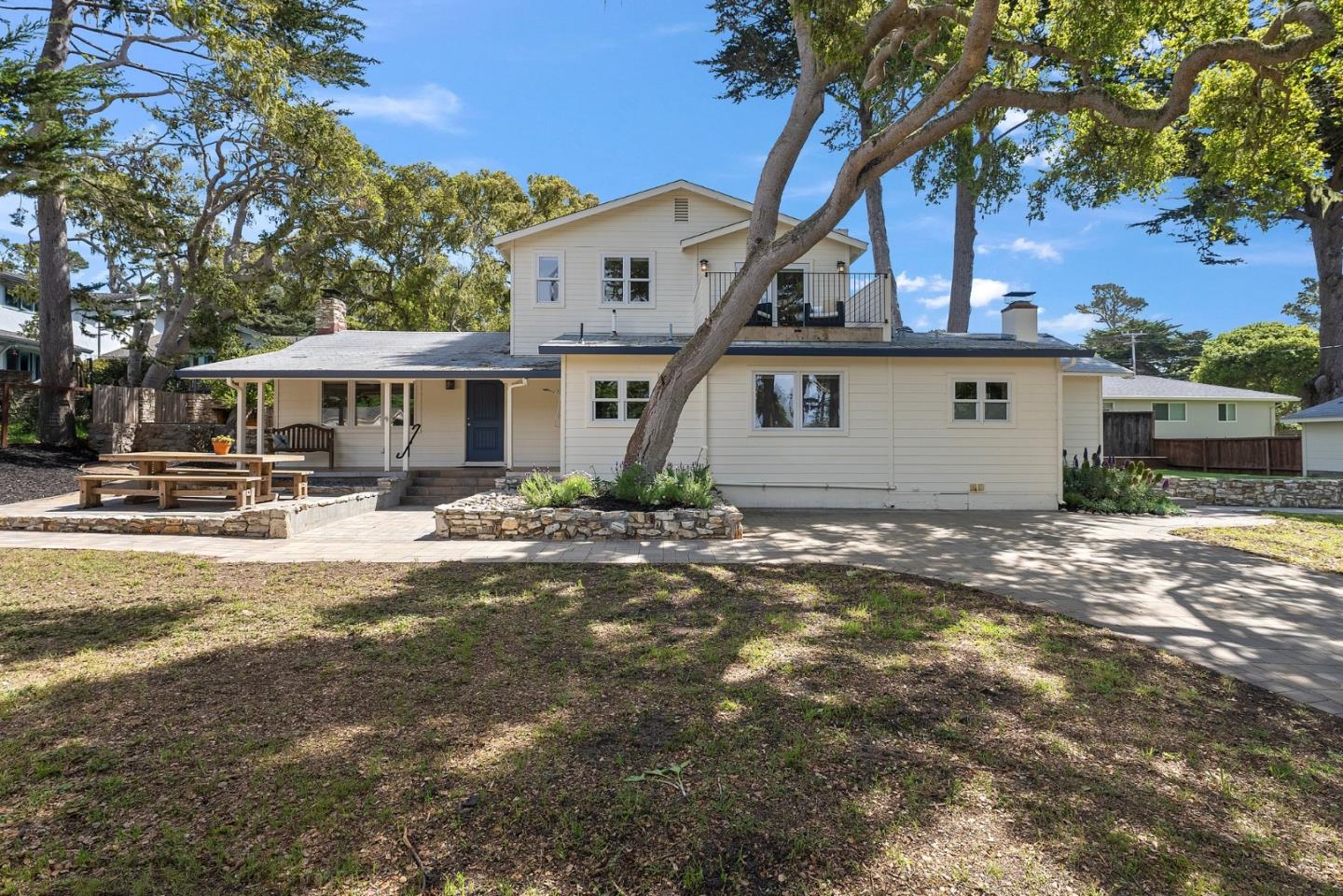 1104 Pico AVE