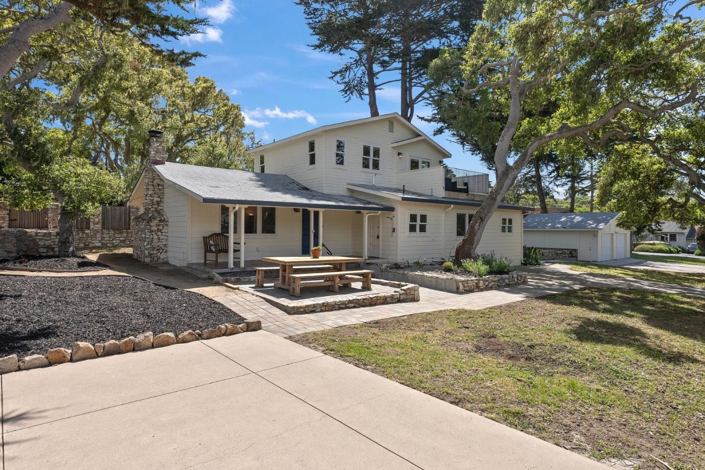 1104 Pico AVE