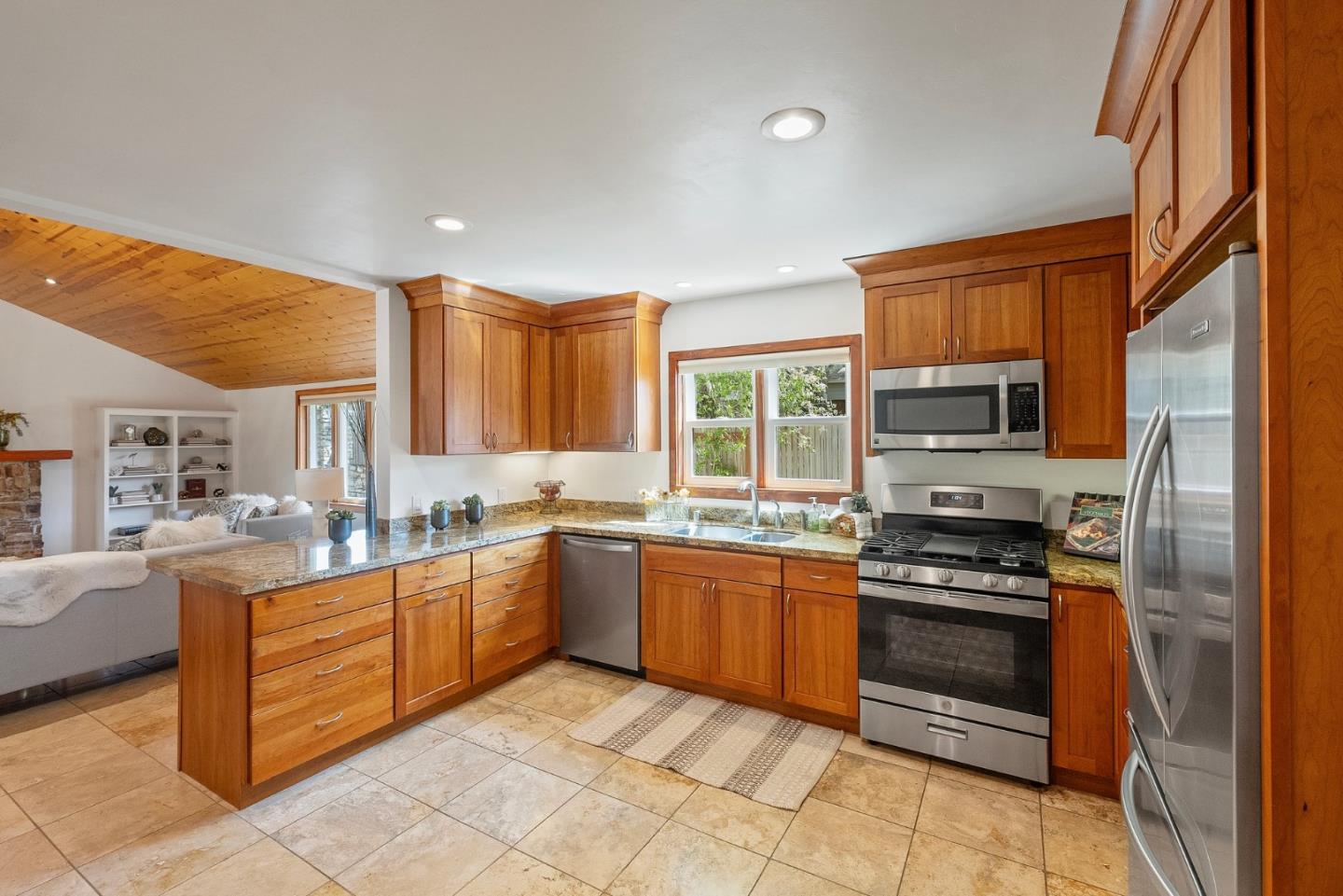 1104 Pico AVE