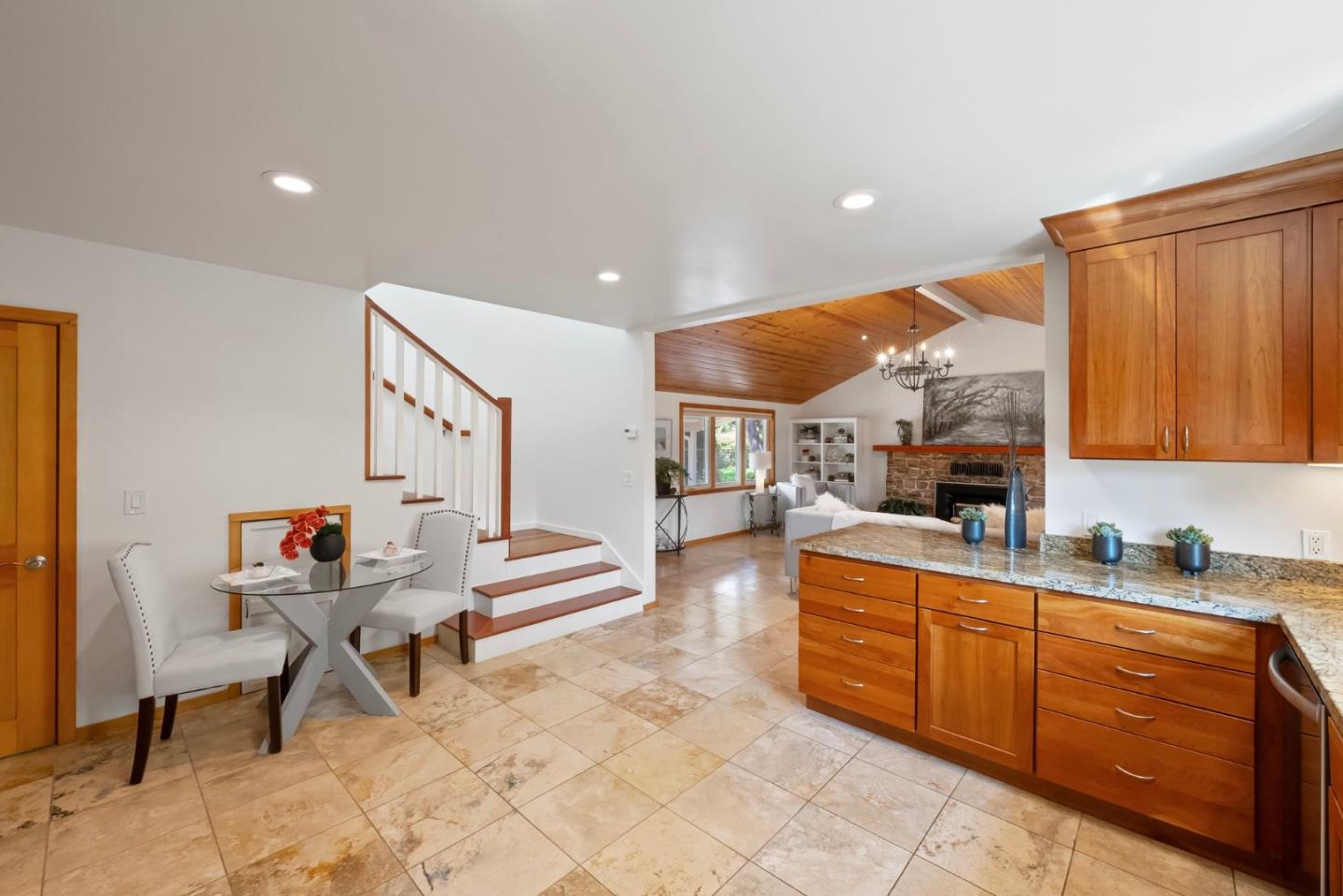 1104 Pico AVE