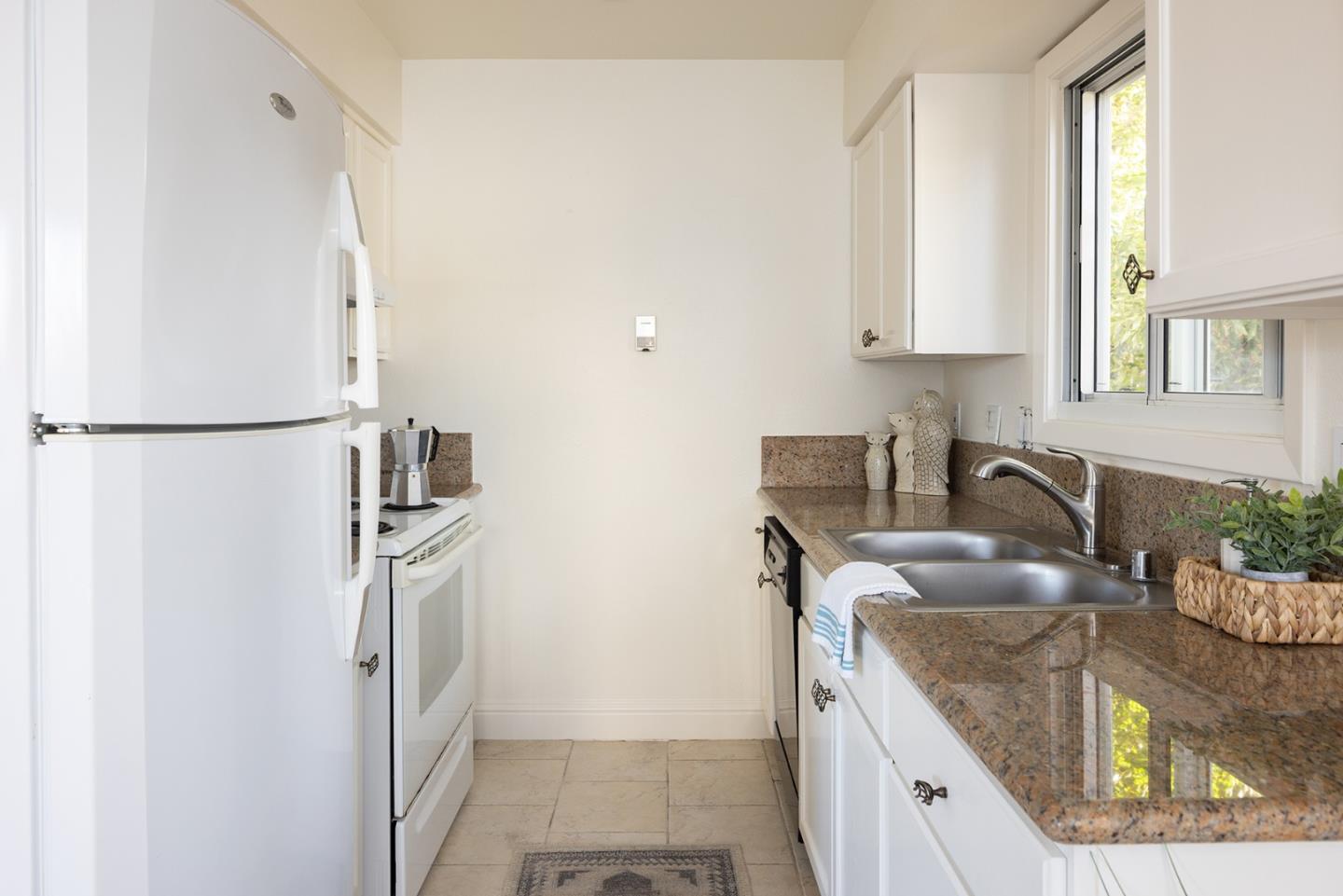 420 Dela Vina Avenue 7