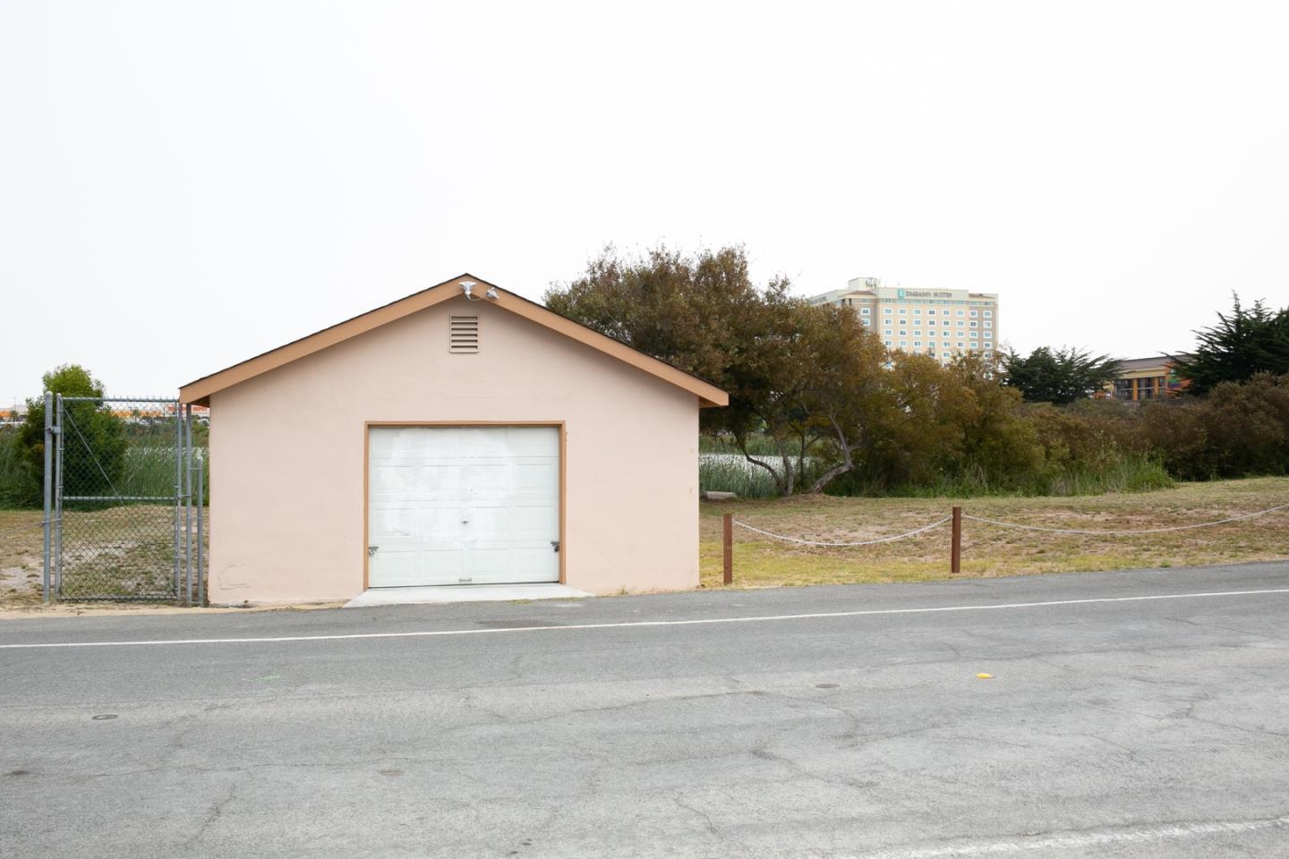 208 Roberts Avenue