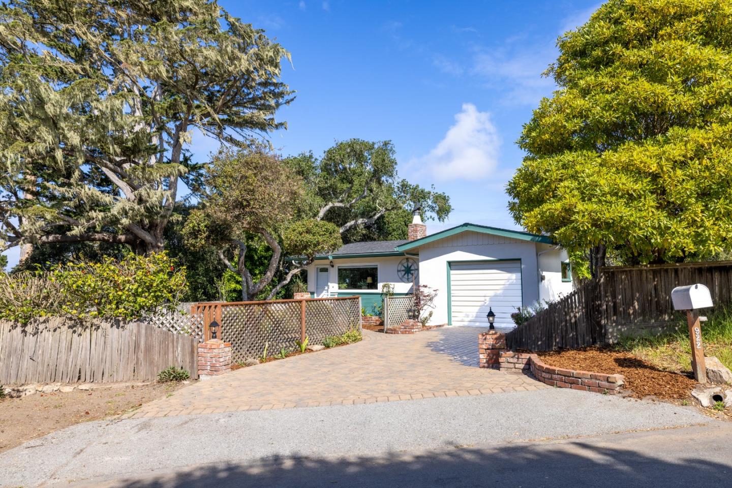 922 Maple Street