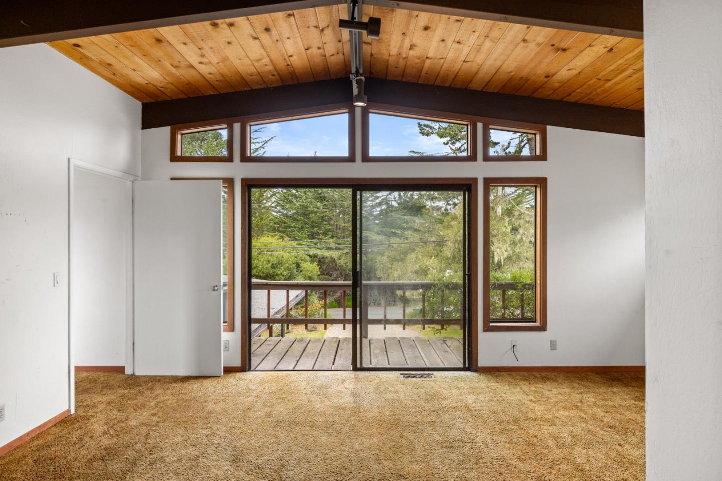 3071 Sloat Road