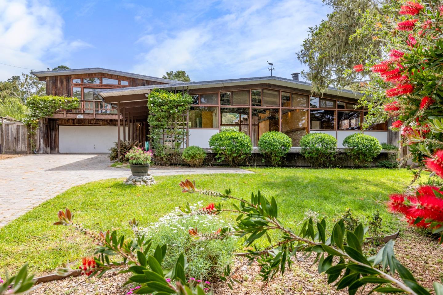 3071 Sloat Road