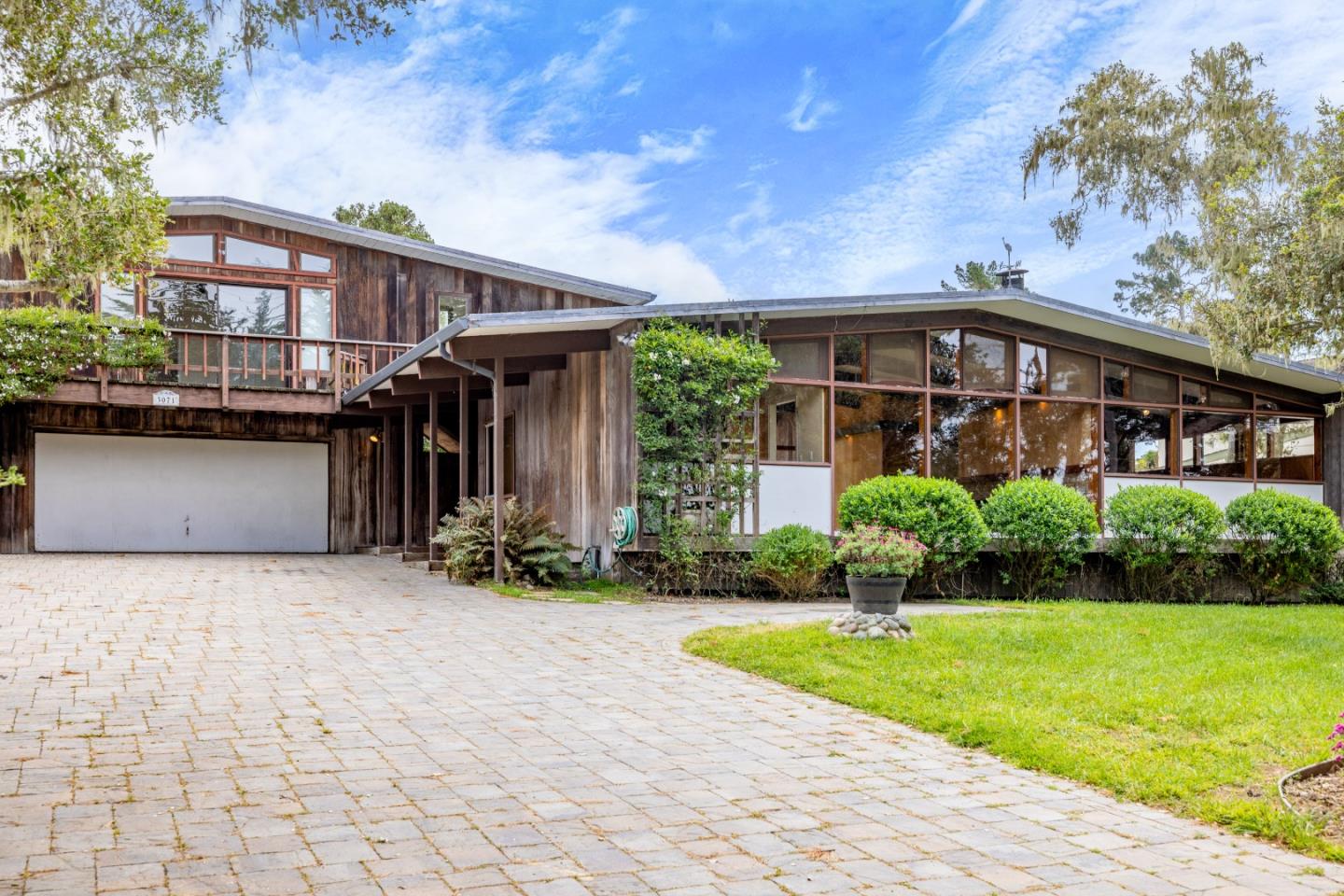 3071 Sloat Road