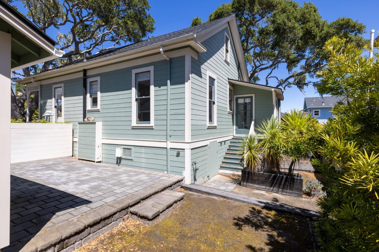215 Lobos Avenue
