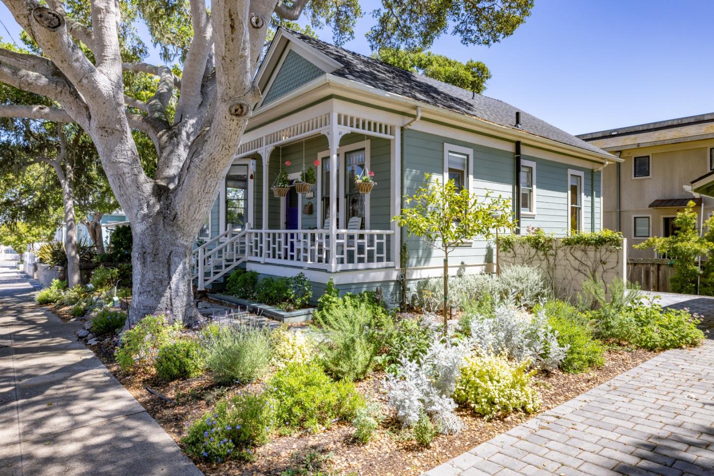 215 Lobos Avenue