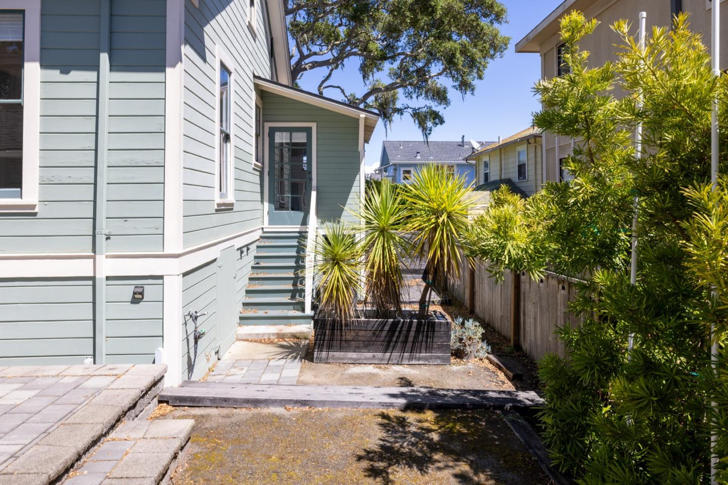 215 Lobos Avenue
