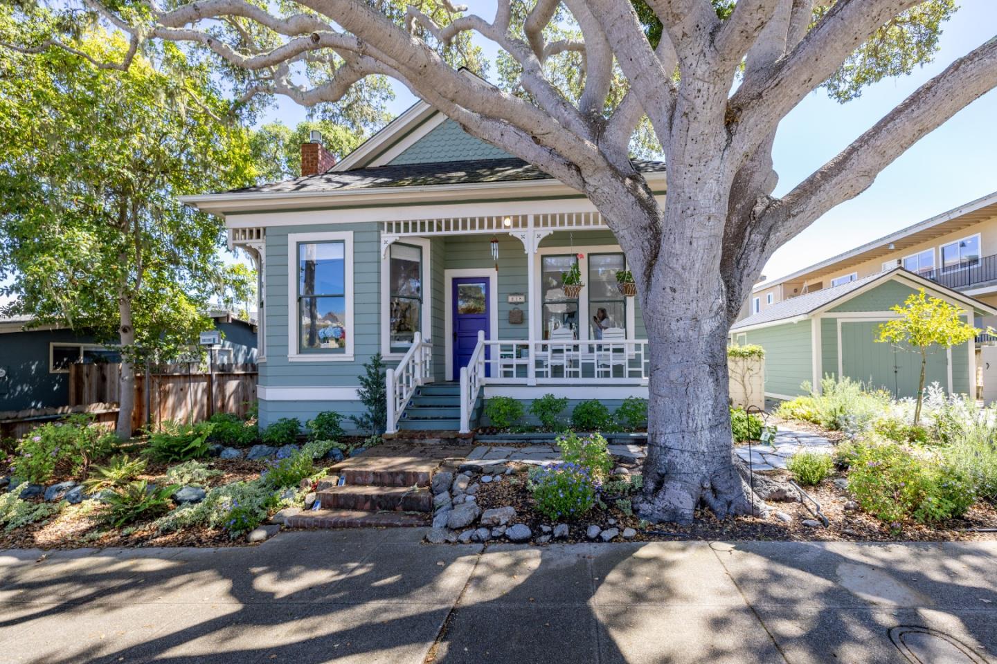 215 Lobos Avenue