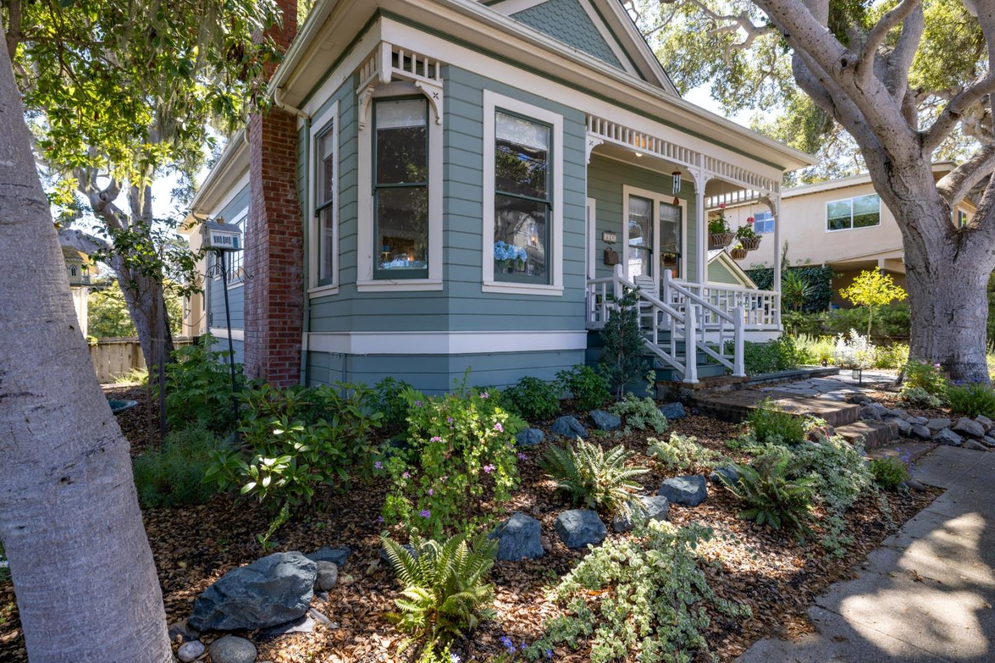 215 Lobos Avenue