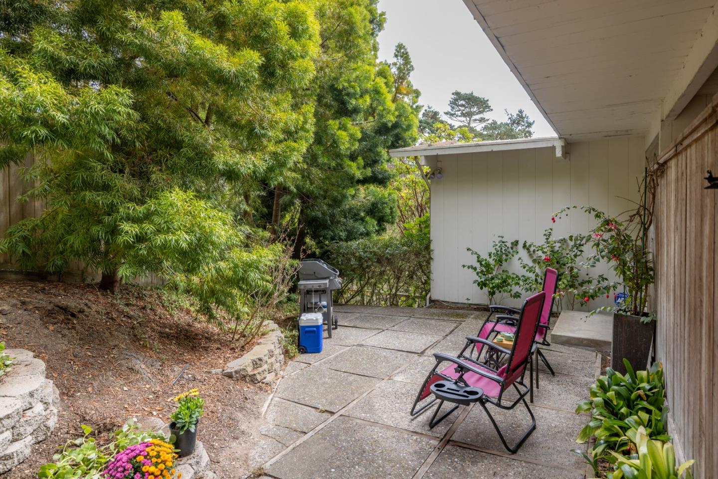 4176 Sunset LN