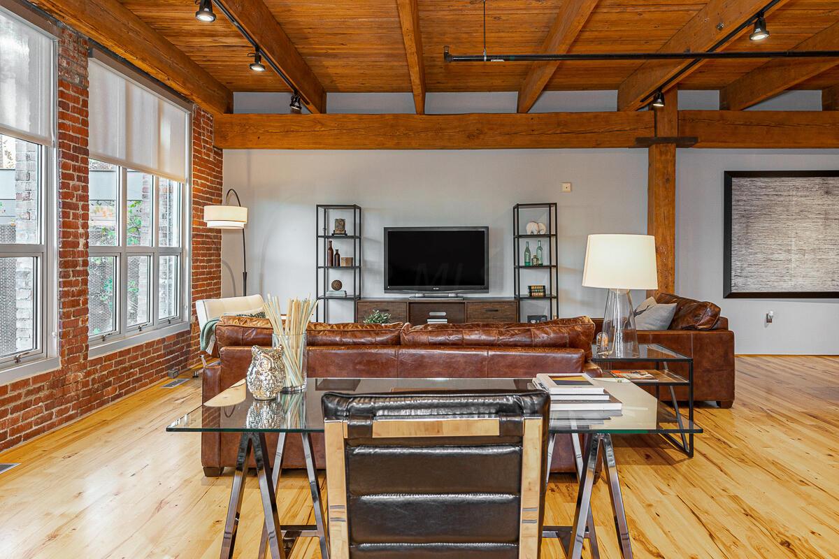 448 W Nationwide Boulevard, 222