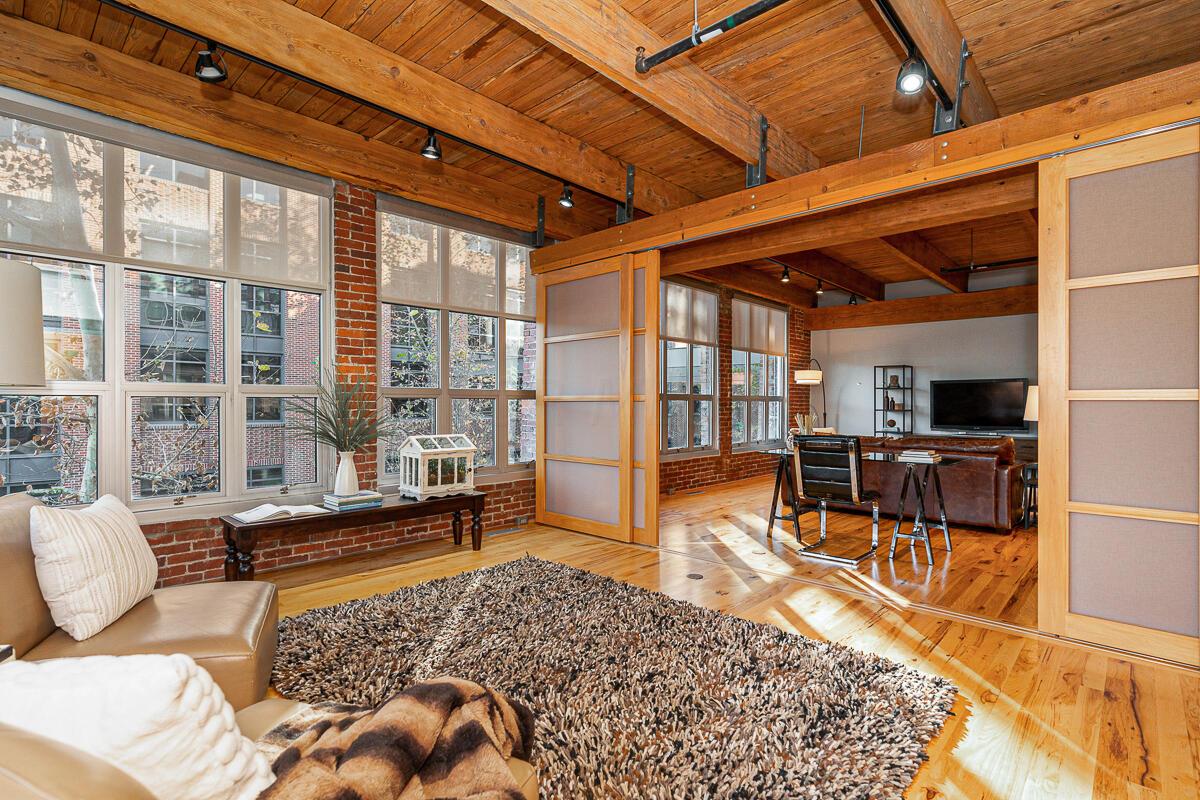 448 W Nationwide Boulevard, 222