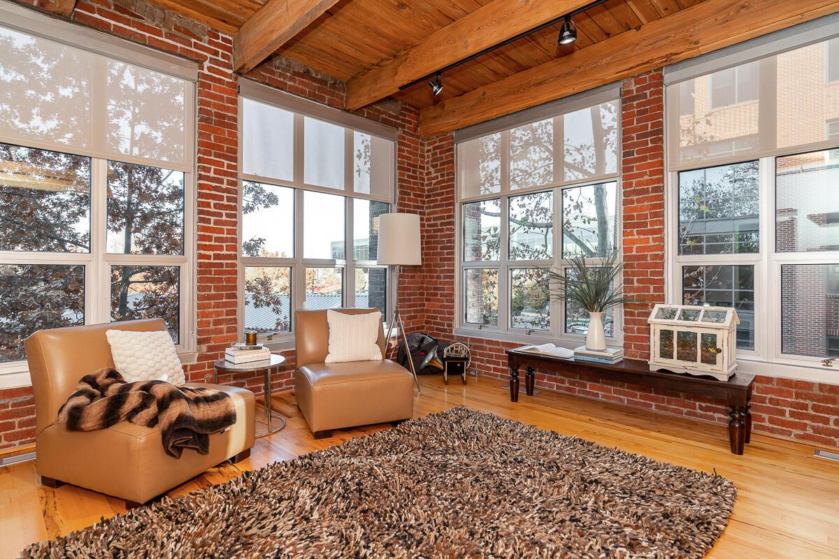 448 W Nationwide Boulevard, 222