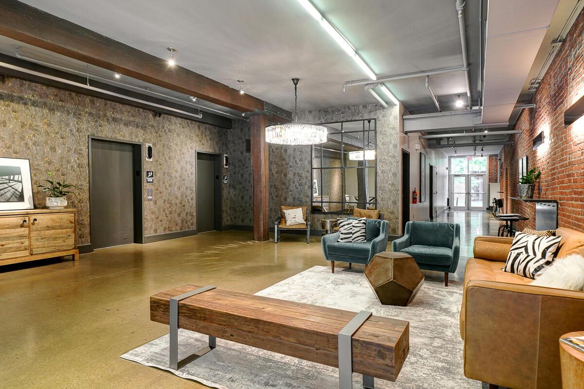 448 W Nationwide Boulevard, 222