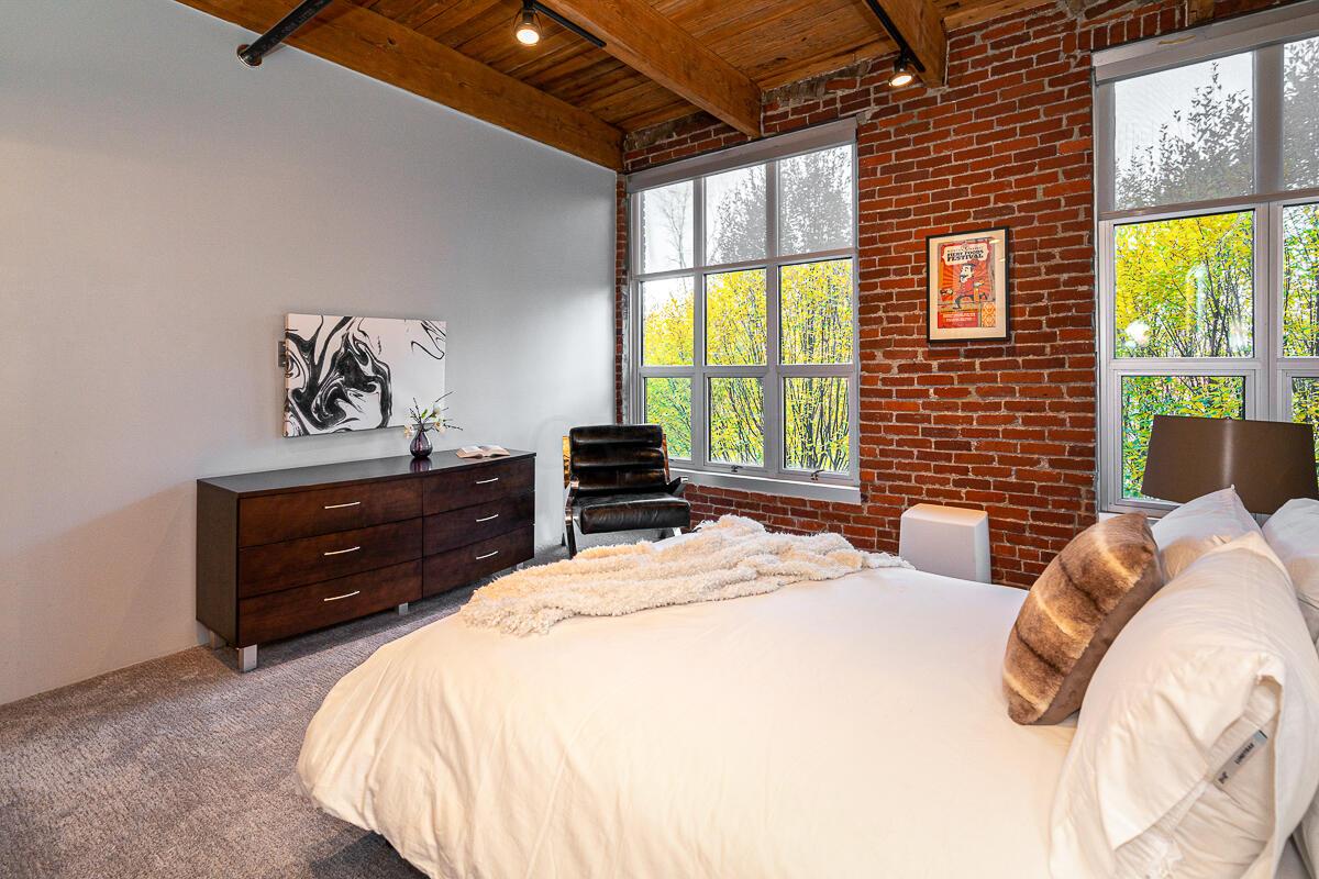 448 W Nationwide Boulevard, 222