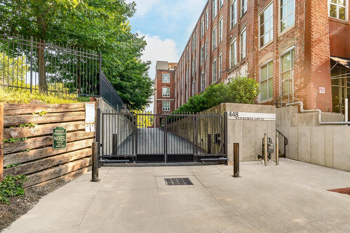 448 W Nationwide Boulevard, 222