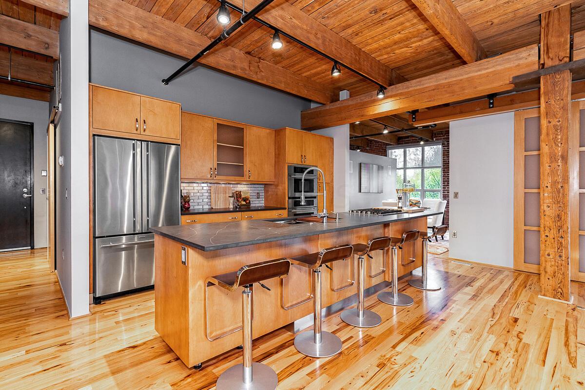 448 W Nationwide Boulevard, 222