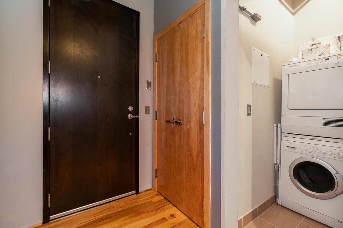 448 W Nationwide Boulevard, 222