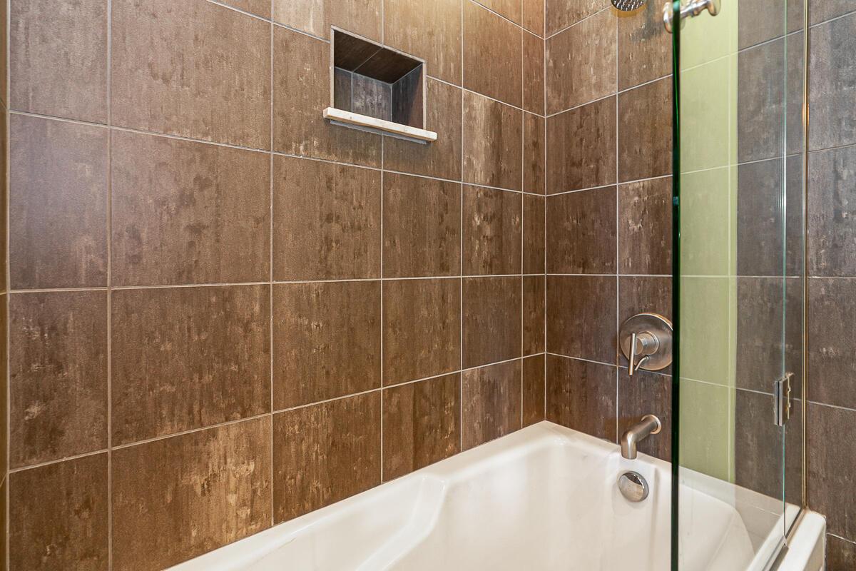 448 W Nationwide Boulevard, 222