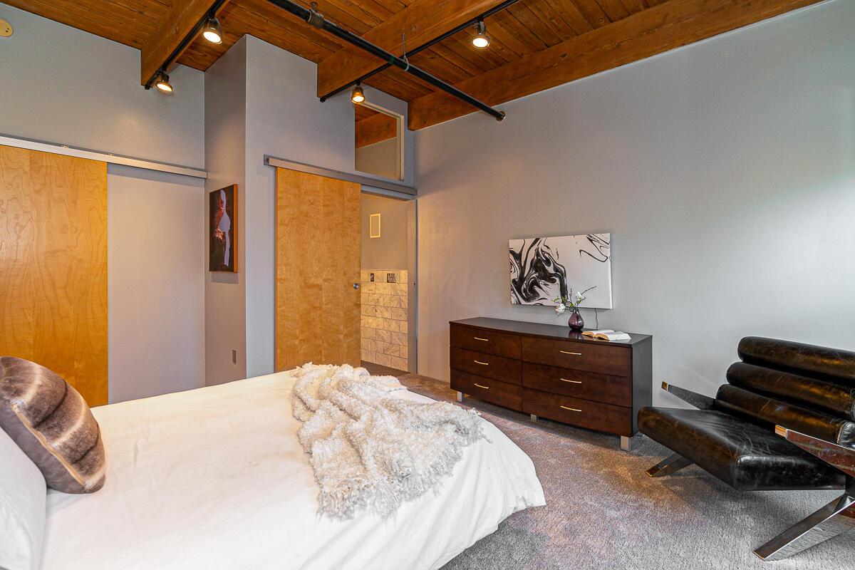 448 W Nationwide Boulevard, 222