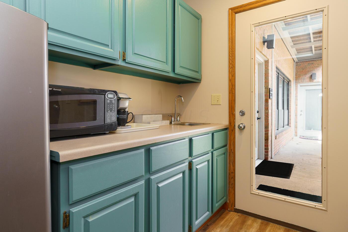 71 E Wilson Bridge Road, A1