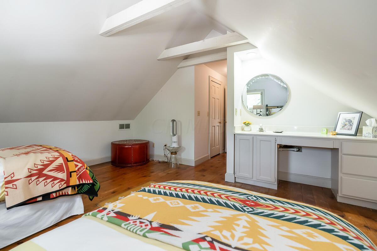 242 E Sycamore Street