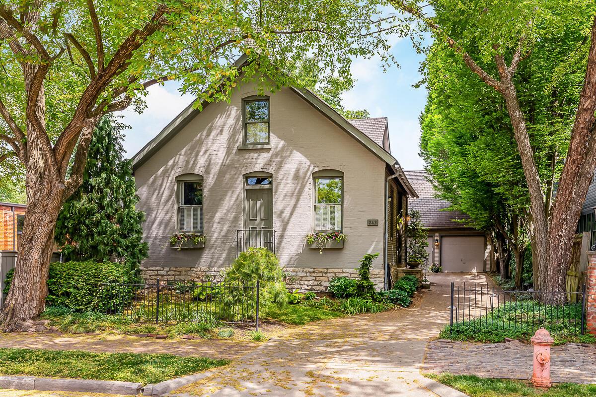 242 E Sycamore Street